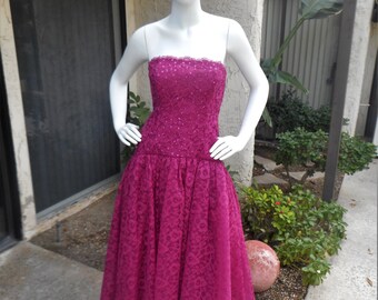 Vintage 1980's Splendiferous Magenta Lace Strapless Evening Gown - Size 10