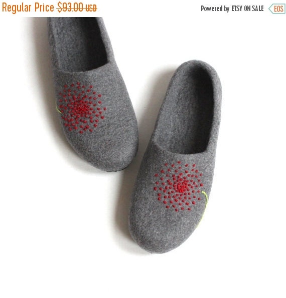 Women wool clogs house shoes felted wool slippers by AgnesFelt