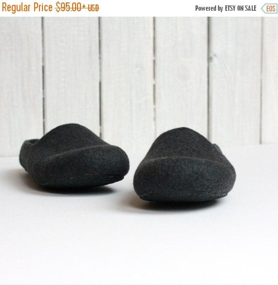 Men house shoes grey charcoal felted wool slippers by AgnesFelt