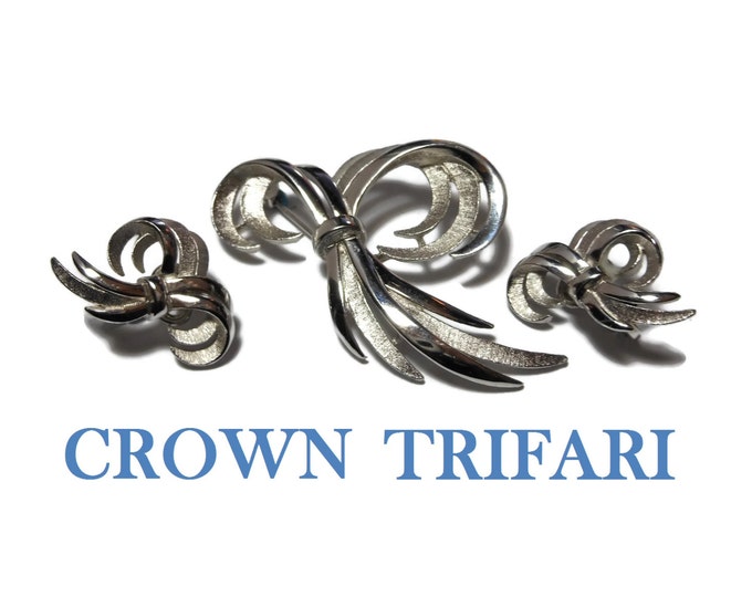 FREE SHIPPING Crown Trifari brooch earrings, silver bows flash light, textured brushed effect and the satin trim of brooch and clip earrings