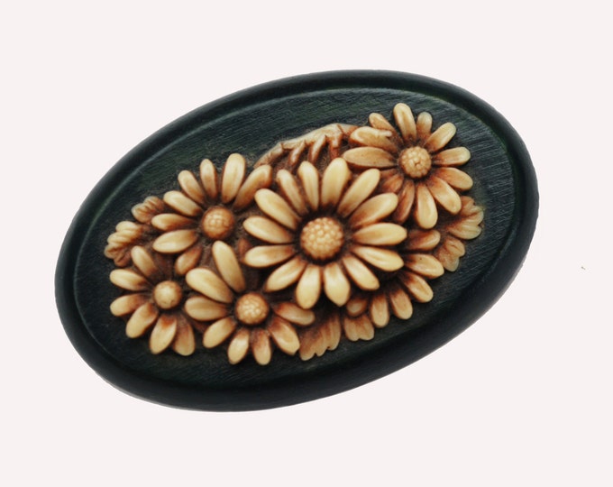 Celluloid Flower Brooch - Creamy Brown early plastic - Green wood - Oval Floral Pin