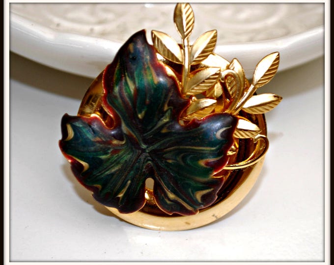 Leaf brooch - Green marbled molded celluloid enameling - Gold tone Pin