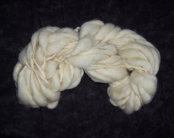 Roving,possibly wool, ecru/ivory or cream type color,2.3 oz,variable fiber thicknesses, fiber arts,weaving,spinning,crafts,knitting,felting