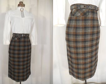 Vintage 1940s Skirt / Plaid Wool Skirt with Matching Belt/ 40s A Line Midi Skirt / WW2 Era Small Wool Skirt Grey Black WWII Skirt