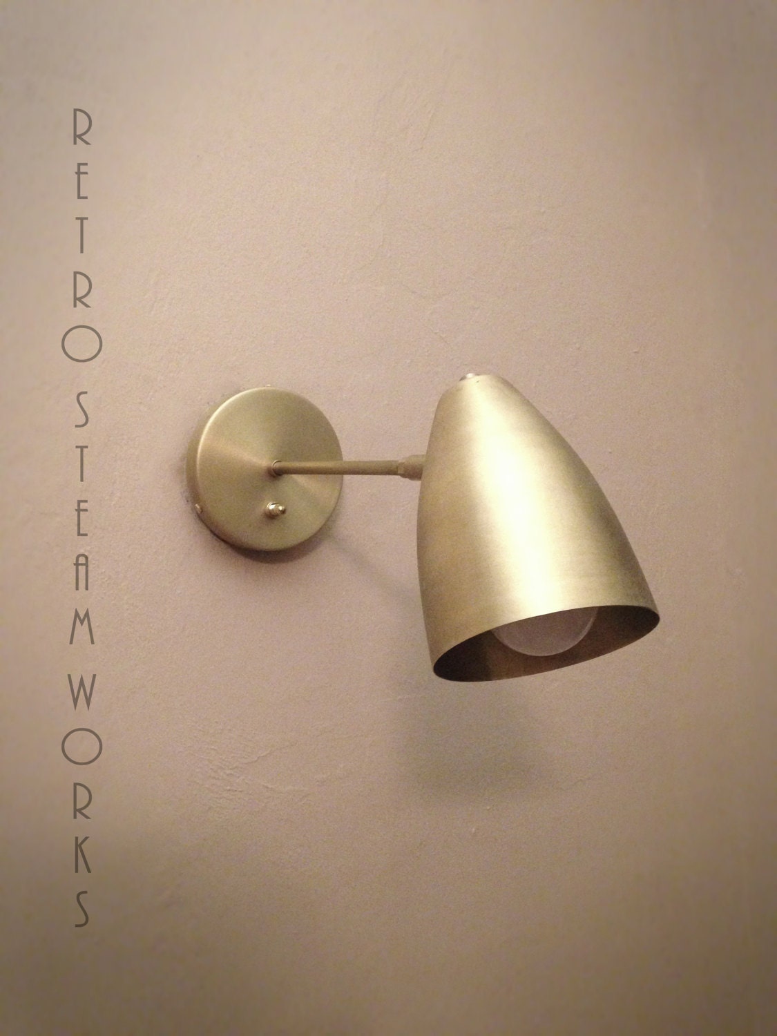 Adjustable Rotating Wall Mount Art Light Brass Loft & Gallery