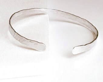 Silver Hammered Armband Open Cuff. Gold Bronze Copper Textured Organic Armlet. Rustic Aluminum 7, 8, 10 Anniversary Birthday Gift Jewelry