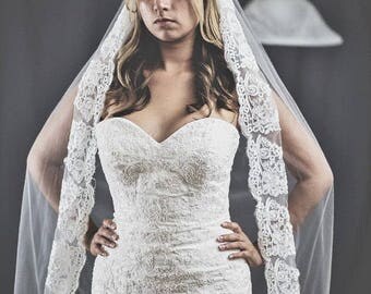 High quality beautiful long veil with lace at the edge cathedral lenght