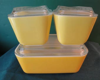 Vintage Pyrex Set Of 3 Sunflower/Yellow Pattern Refrigerator Dishes All With Matching Lids