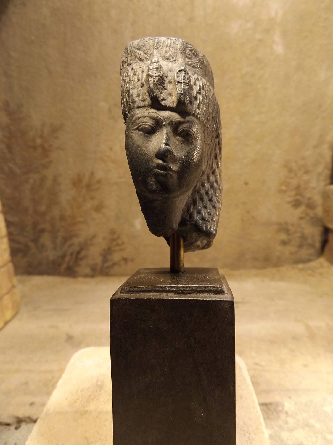 Egyptian statue / sculpture Queen Tiye 18th dynasty Akhenaten's