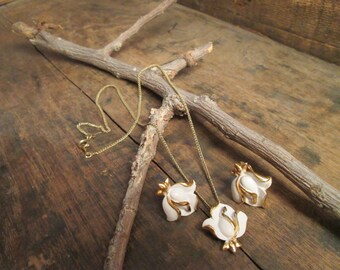 vintage crown trifari petite set sationals gold tone enamel floral necklace and clip earrings.