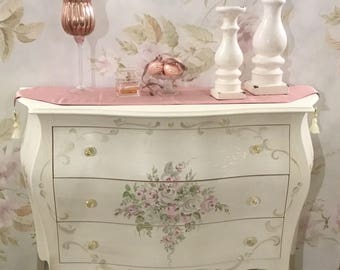 Dresser chest of drawers decorated