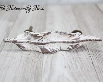 Quantity Custom pulls / Decorative knob / drawer pulls / dresser knobs / cabinet pulls / leaf pulls / white pulls // Shabby Knobs Pulls