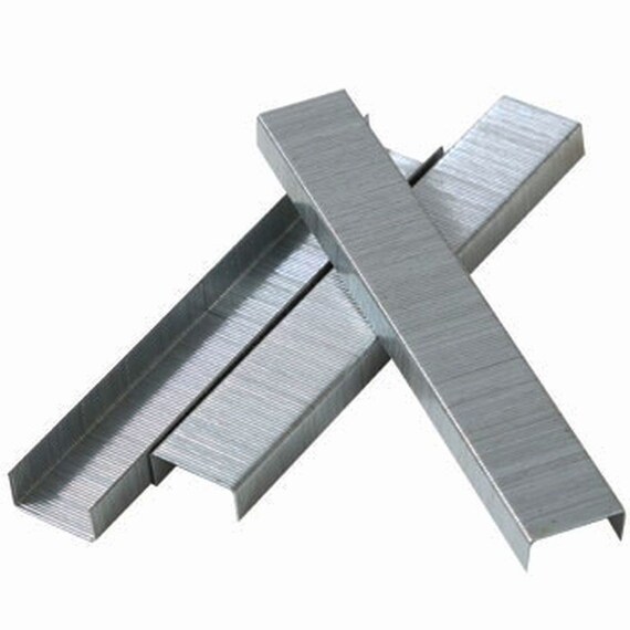 STAPLES STANDARD SIZE 3,000ct. Pack standard sized staples fits all