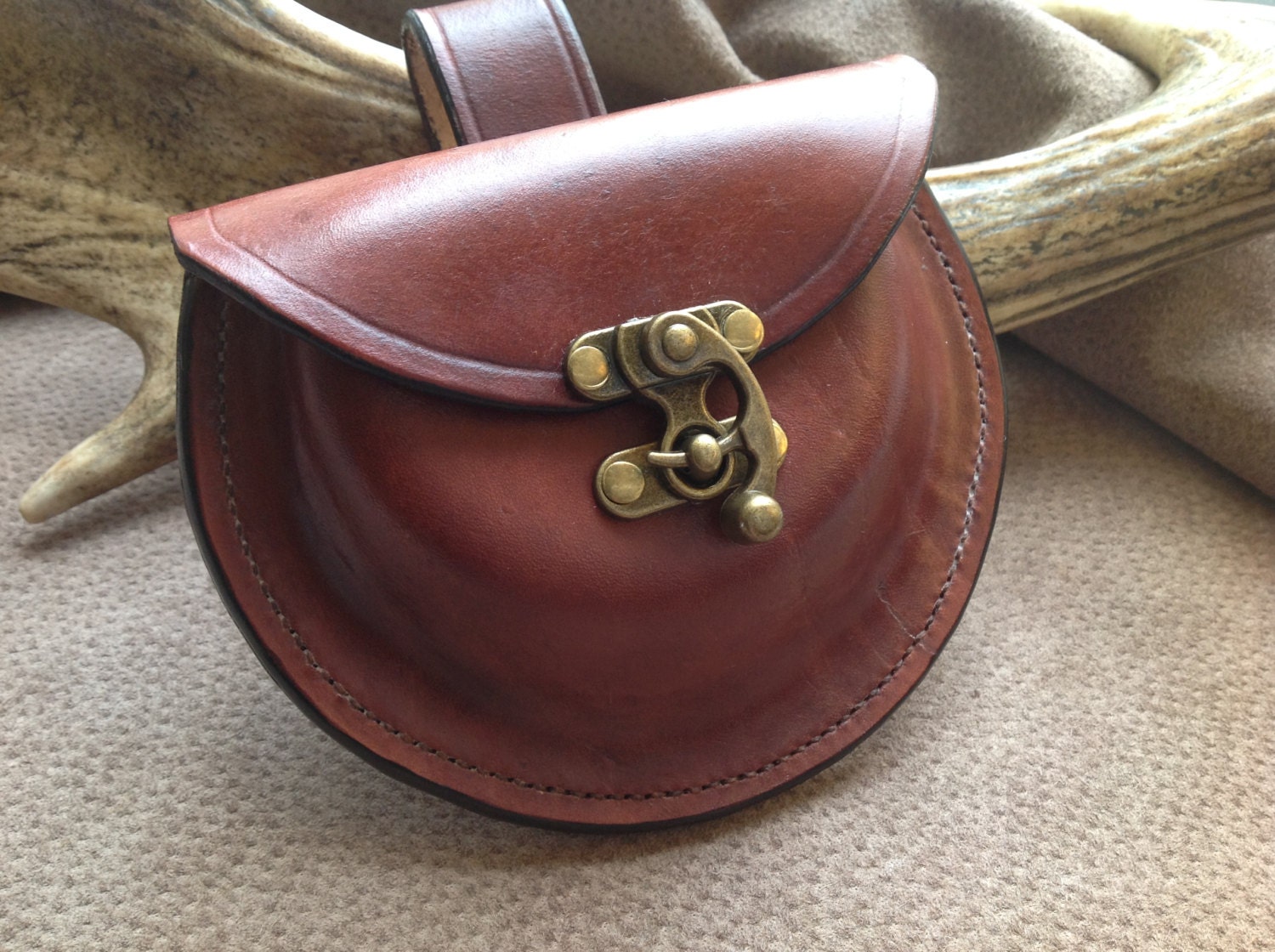 Slingshot / catapult leather ammunition pouch