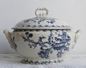 Porcelaine opaque de Gien Soupière ancienne Modèle Chardon décor fleuri bleu