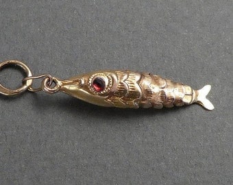 10K Articulated Fish with red eyes