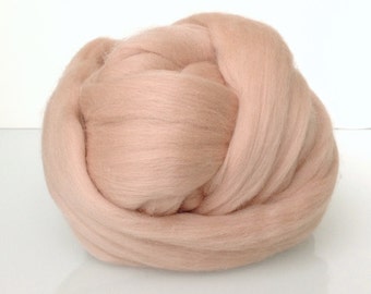 Merino Wool. Extra fine 19 microns. Nude color. Carded and combed wool. Ideal for needle and wet felting. Light flesh tone, Skin color