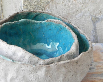 Turquoise dessert bowls, A set of to small bowls