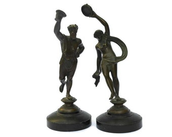 Français ancien Statuettes en Bronze de Bacchus et conclue. Statue de Dionysos Art antique de la mythologie grecque.