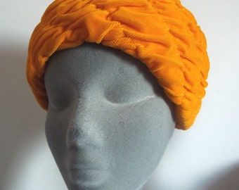 Vintage Ladies Hat Yellow Gold Velour close Fit Cloche in Ripple Effect