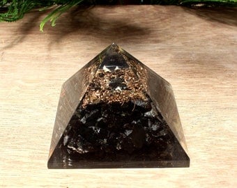 68x59mm Tourmaline Orgone Pyramid / Reiki Healing Crystal / Positive Energy / Chakra Stones Meditation Orgone Pyramid For Prosperity