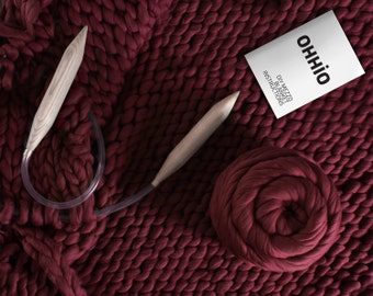 Mezzo Blanket DIY Kit (Large). Medium Stitch Chunky Blanket — 50''x70''