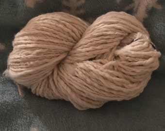 Bulky wool yarn