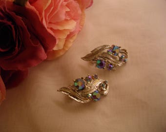 Beautiful , sparkling , vintage clip on earrings