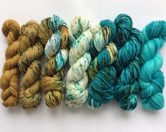 yarn Kit for find your fade shawl/ 7 colors / hand dyed yarn /Speckled / 515grammes / Fingering merino superwash/ yarn kit to knit shawl