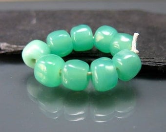 Handmade Lampwork Nugget Beads by GlassBeadArt … Opal green ... SRA F12 ... 9x9mm
