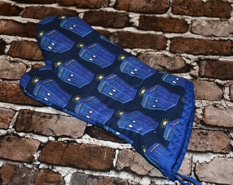 Dr Who Inspired Oven Mitt/ Home Decor/ Kitchen Decor/ Housewarming Gift/ Birthday Gift/ Gift for Nerds/ Hostess Gift/ Fun Gift