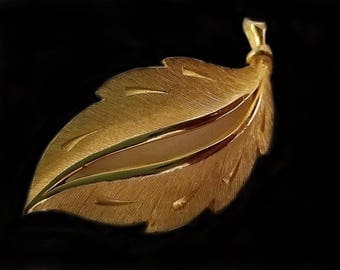 Beautiful Textured Brush J.J. Figural Brush Gold Textured Leaf with Beautiful Brooch Vintage J.J. Artifacts Figural brooch jewelry