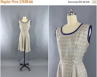 SALE - Vintage 1950s Dress / 50s Day Dress / 1950 Summer Sundress / Ivory Dress / Novelty Print Dress