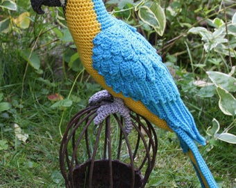 Amigurumi Blue-and-Yellow Macaw/Parrot - crochet pattern, PDF (Deutsch, English, Español, Français)