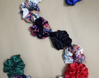 BLACK SILK SCRUNCHIE 432826