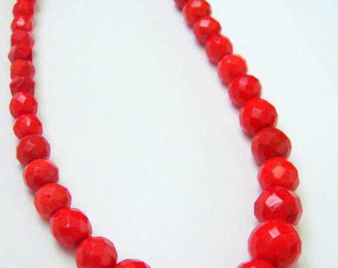 Antique Red Faceted Graduated Glass Bead Necklace / 1940s / Vintage Jewelry / Jewellery