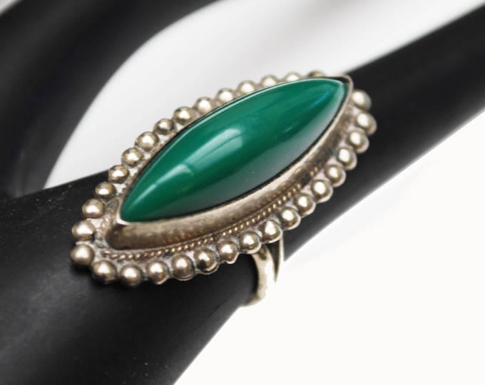 Carved Green Onyx ring - size 5 - Signed Silver Mexico