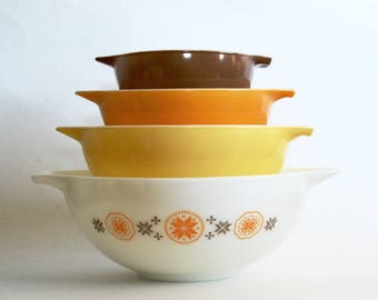 SALE Vintage Pyrex Town and Country Nesting Mixing Bowls Version 1 Complete Set