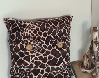 Pillow of soft giraffe-fabric with wooden buttons