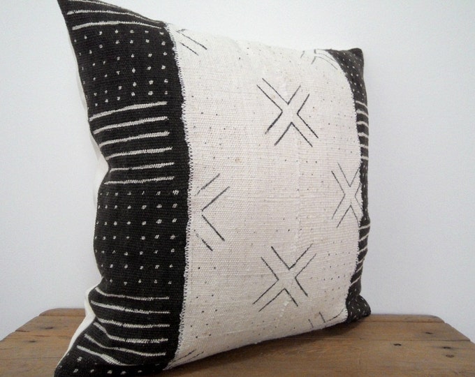 Amazing Black-and-White Tribal African Handspun Mudcloth Pillow Cover/Boho Decorative Pillow/Ethnic Textile Pillow Cover