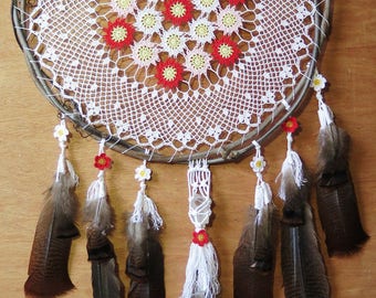 Handmade Crochet and macrame Dreamcatcher with natural feathers - Attrape rêve crochet et macrame fait main avec plumes naturelles