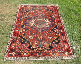 Amazing Persian area rug with great details and color combination. Persian Rugs, Persian area rugs, Esfahan rugs