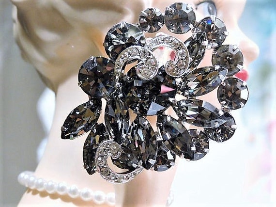 Vintage WEISS Rhinestone Brooch Black Diamond Smoky Grey Smoke Gray Mid Century 1950s Signed Hollywood Wedding Bride Bridal Brooch Jewelry