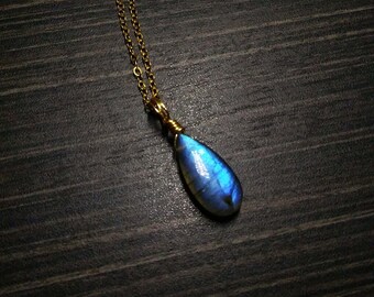 Labradorite-Labradorite charm-Labradorite necklace-Labradorite Pendant-wire wrapped natural Labradorite jewelry