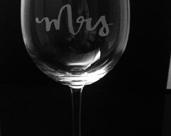 Future Mrs wine glass ~ Engagement wine glass ~ Etched bridal shower wine glass ~ Engagement gift ~ Custom etched wine glass