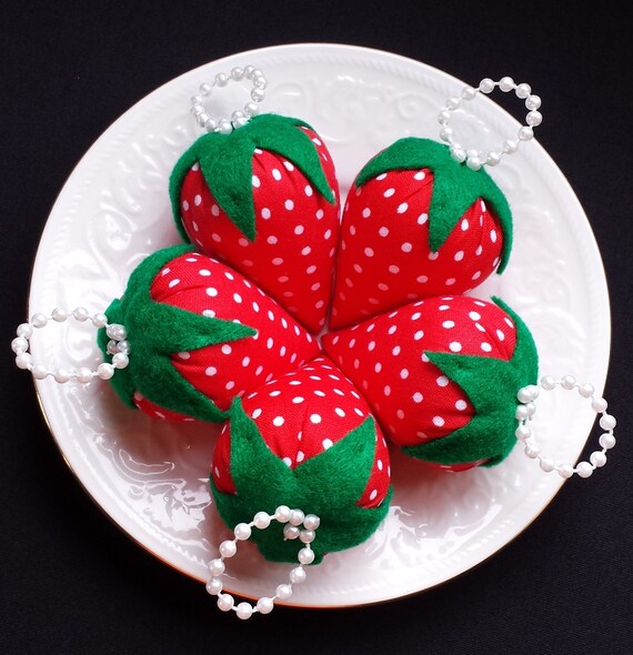 5 Strawberry Pincushions Strawberry Pin by MosaicHeartTreasure