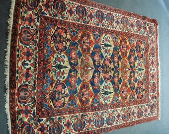 Authentic Persian rug from tribe Bakhtiar 1980s size 218 x 152.
