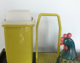 Tupperware Pickle Keeper Pick A Deli Olive 3 Piece Avocado Green Party Supplies, Tupperware 1330-5 -FANTASTIC condition