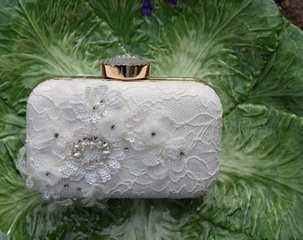White Lace Bridal Clutch, White Wedding Purse, Lace Box Clutch, White Lace Minaudiere, Floral Bridal Bag.