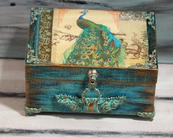 Peacock Box, Vintage Box, Peacock keepsake box, Postcard Box, Retro Box, Jewelry Box, Personalized Decoupage Peacock box, Wedding Gift